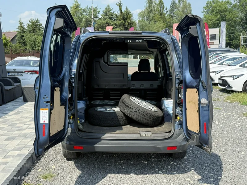 Ford Transit Courier 13