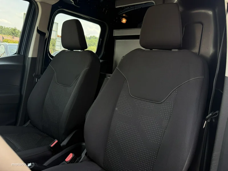 Ford Transit Courier 15