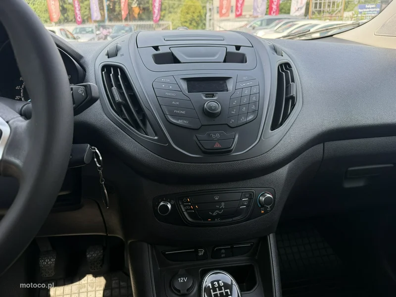 Ford Transit Courier 23