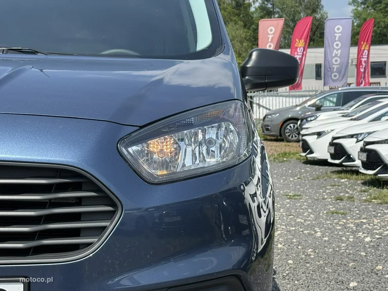 Ford Transit Courier 5