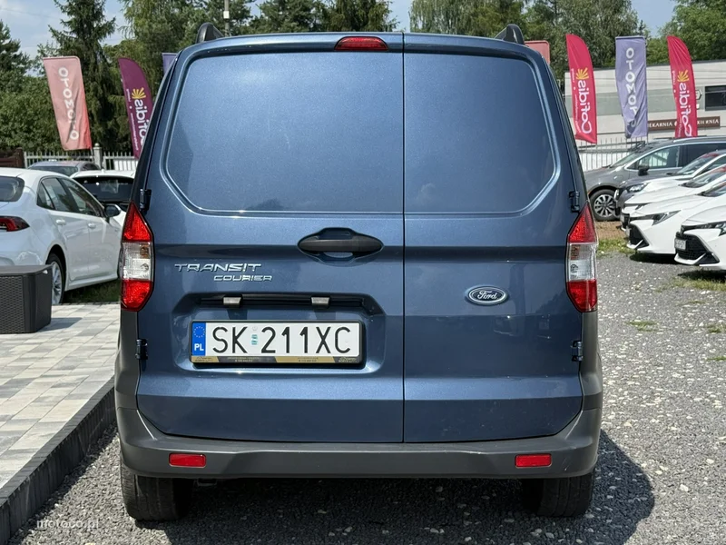 Ford Transit Courier 8