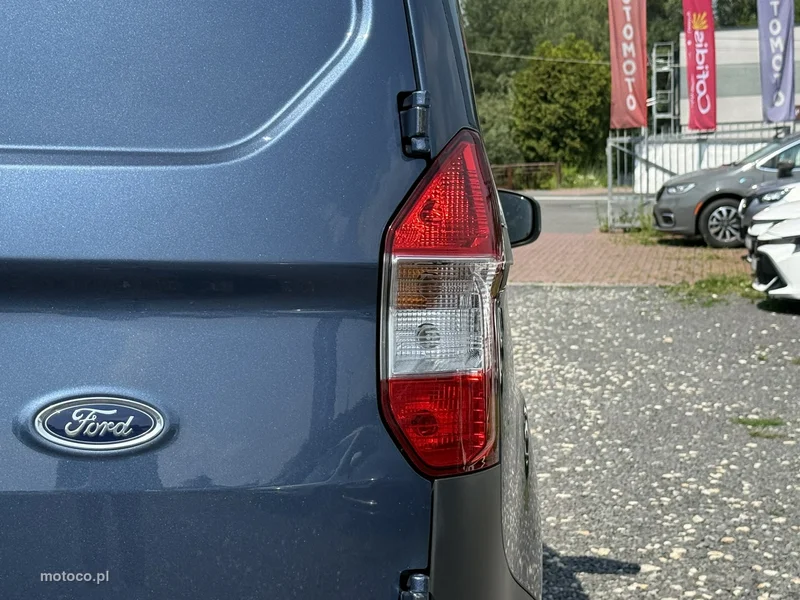 Ford Transit Courier 9