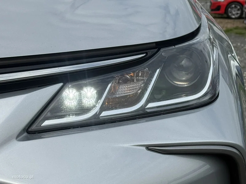 Toyota Corolla E210 5