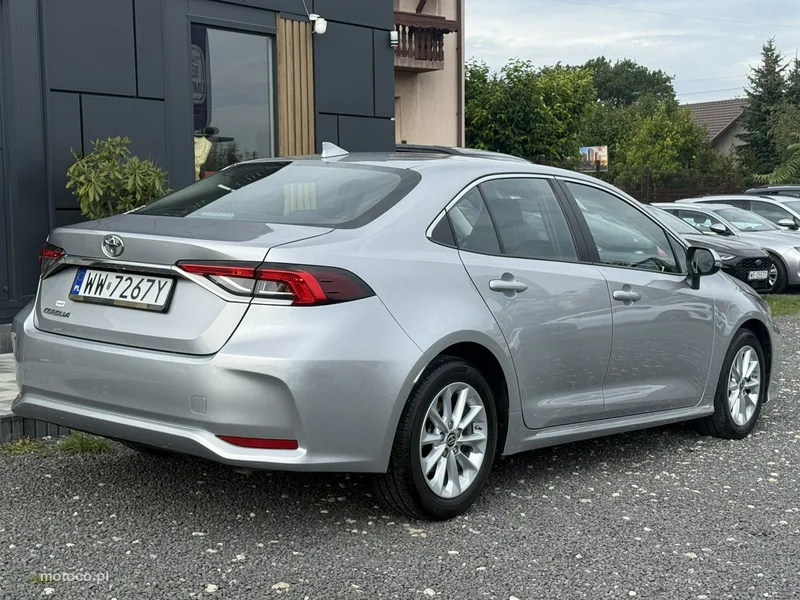 Toyota Corolla E210 10