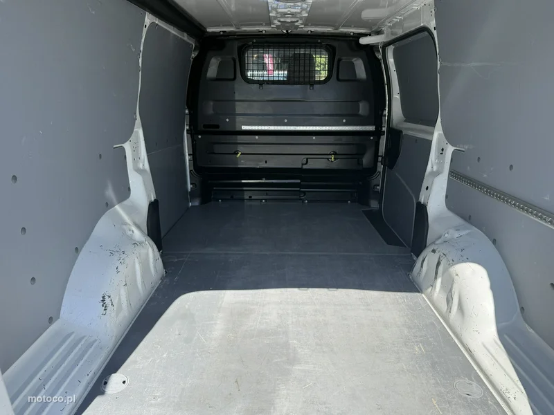Toyota ProAce 9