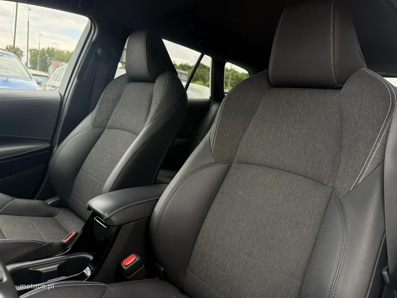 Toyota Corolla E210 13