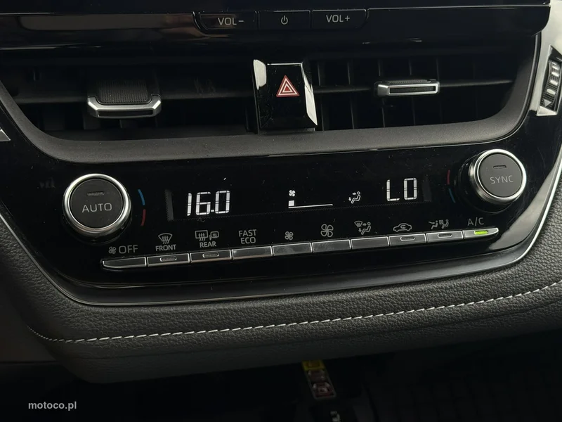 Toyota Corolla E210 26