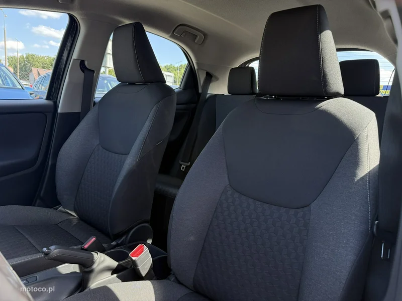 Toyota Yaris XP210 12