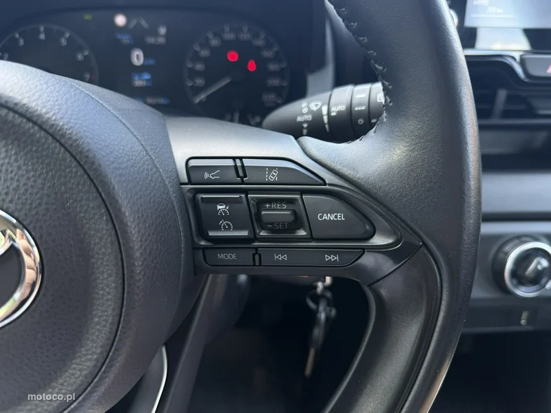 Toyota Yaris XP210 17