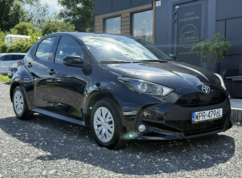 Toyota Yaris XP210 4