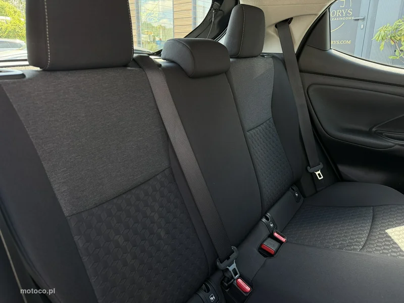 Toyota Yaris XP210 32