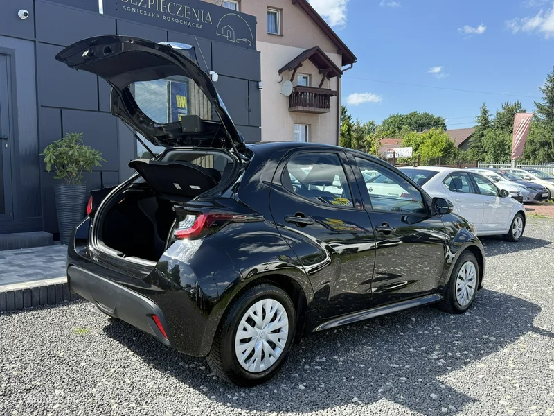 Toyota Yaris XP210 33