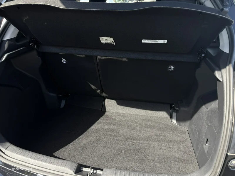 Toyota Yaris XP210 34