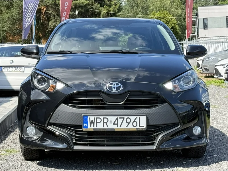 Toyota Yaris XP210 5