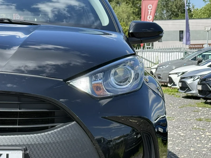 Toyota Yaris XP210 6