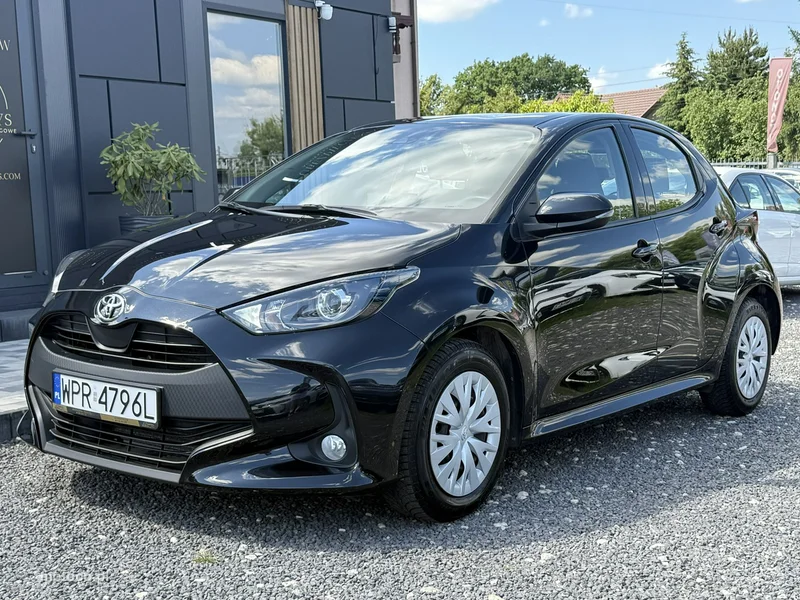 Toyota Yaris XP210 7