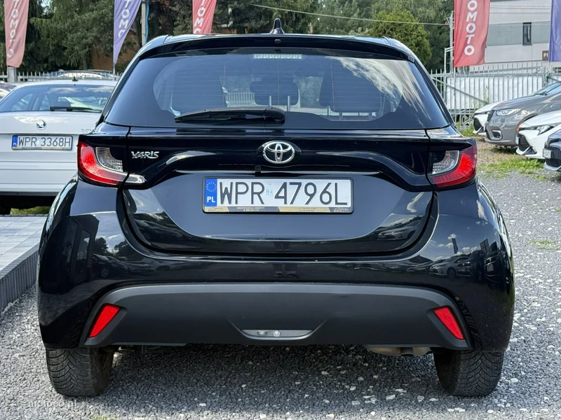 Toyota Yaris XP210 9