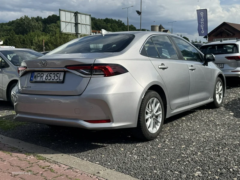 Toyota Corolla E210 8