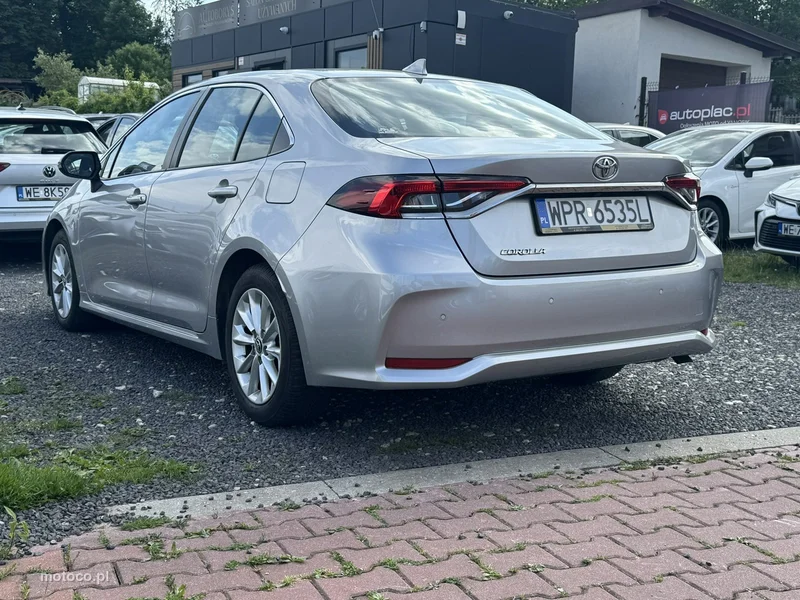 Toyota Corolla E210 10