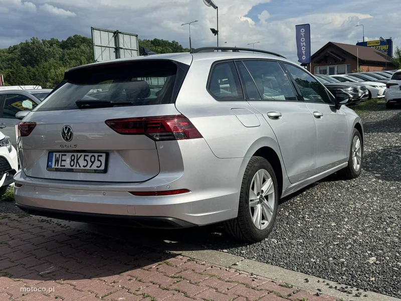 Volkswagen Golf VIII 5