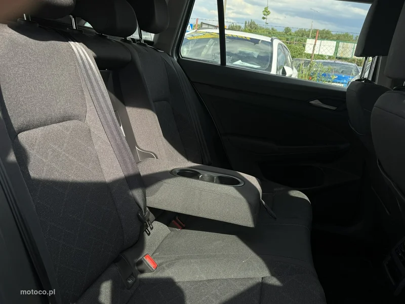 Volkswagen Golf VIII 10