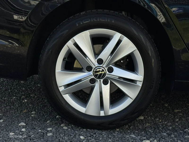 Volkswagen Golf VIII 11