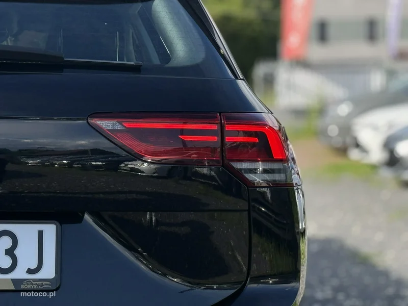 Volkswagen Golf VIII 9