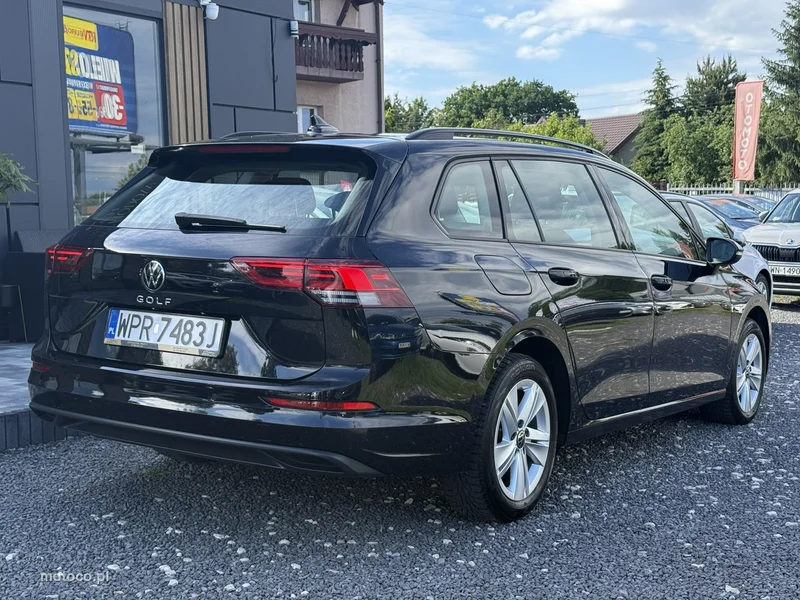 Volkswagen Golf VIII 10