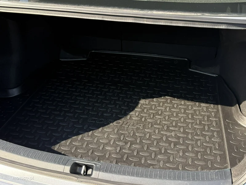 Toyota Corolla E210 33
