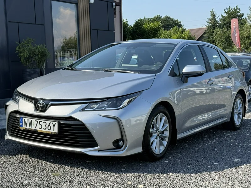 Toyota Corolla E210 6