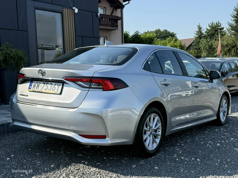 Toyota Corolla E210 10