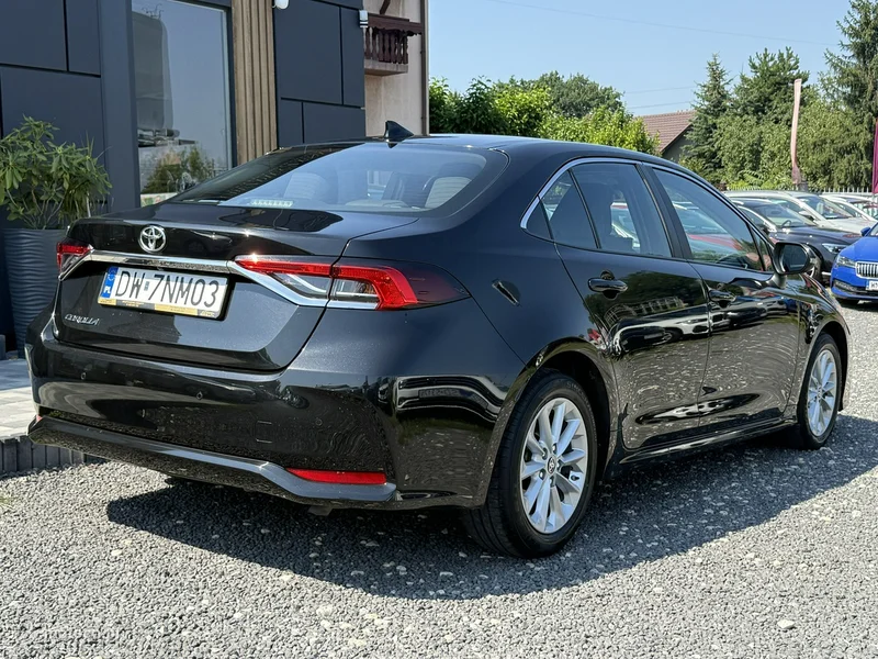 Toyota Corolla E210 11