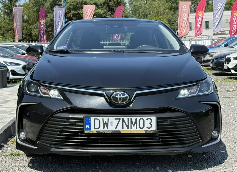 Toyota Corolla E210 5