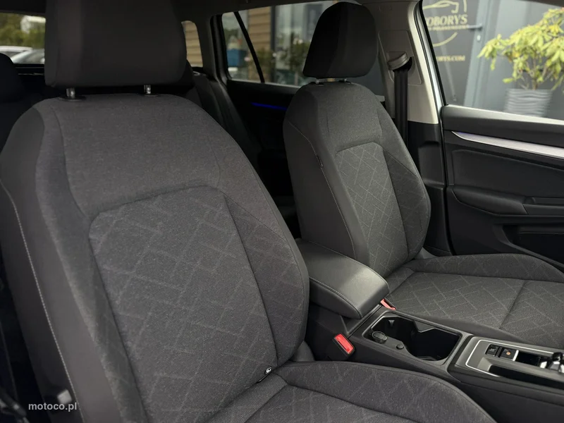 Volkswagen Golf VIII 11
