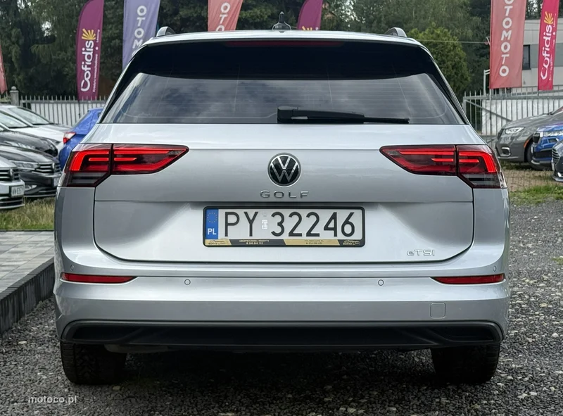 Volkswagen Golf VIII 6