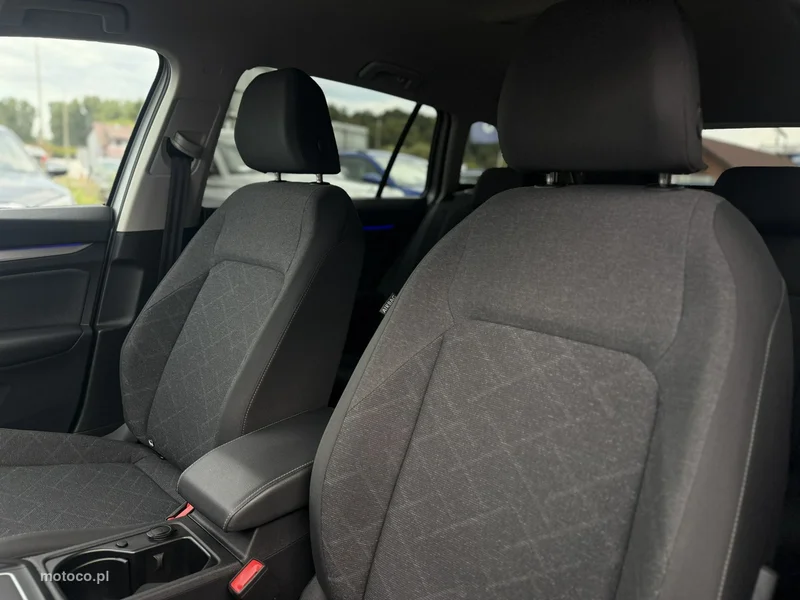 Volkswagen Golf VIII 10