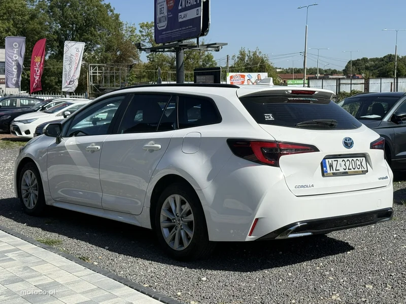 Toyota Corolla E210 5