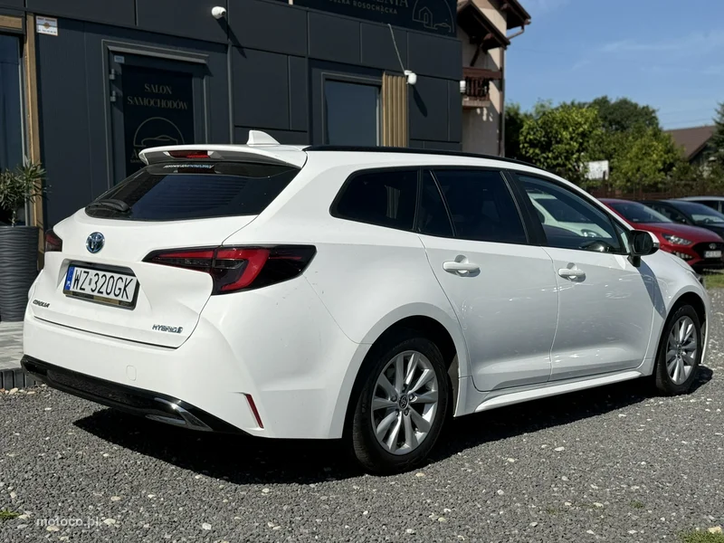 Toyota Corolla E210 7
