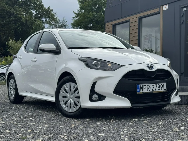 Toyota Yaris XP210 2