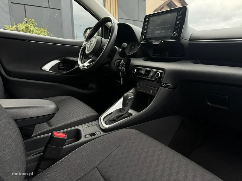 Toyota Yaris XP210 11