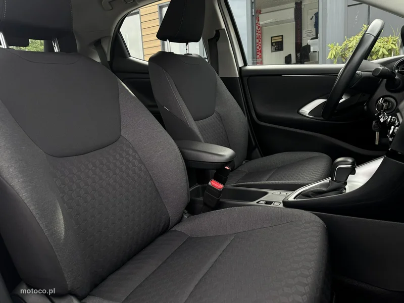 Toyota Yaris XP210 12