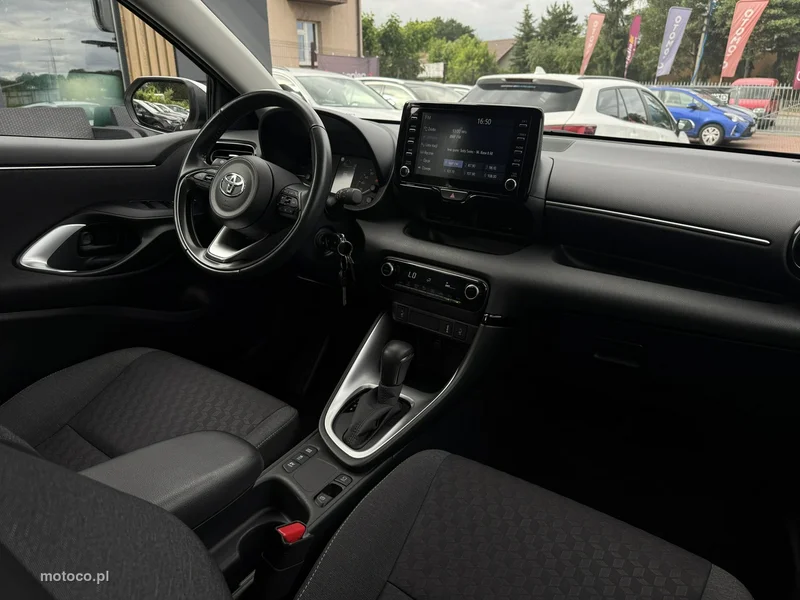 Toyota Yaris XP210 13