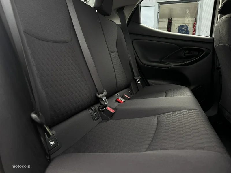 Toyota Yaris XP210 14