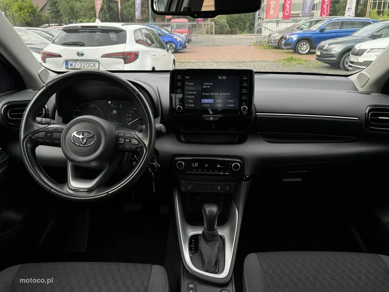 Toyota Yaris XP210 16