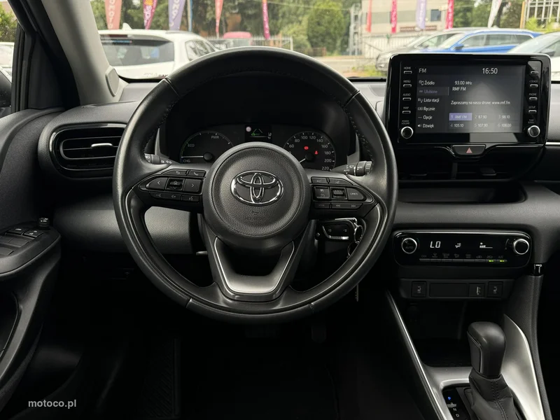 Toyota Yaris XP210 17