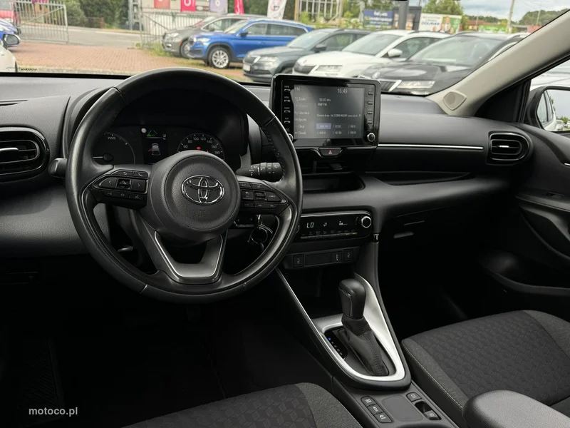 Toyota Yaris XP210 18