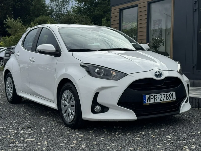 Toyota Yaris XP210 3