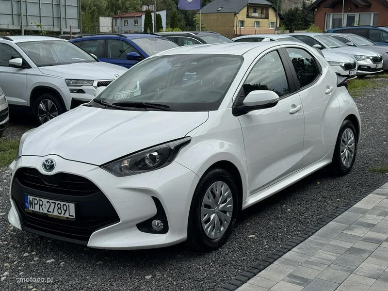 Toyota Yaris XP210 4