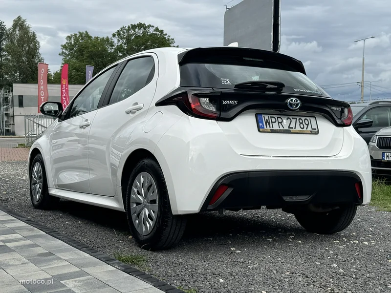 Toyota Yaris XP210 5