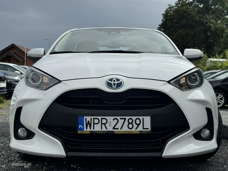 Toyota Yaris XP210 6